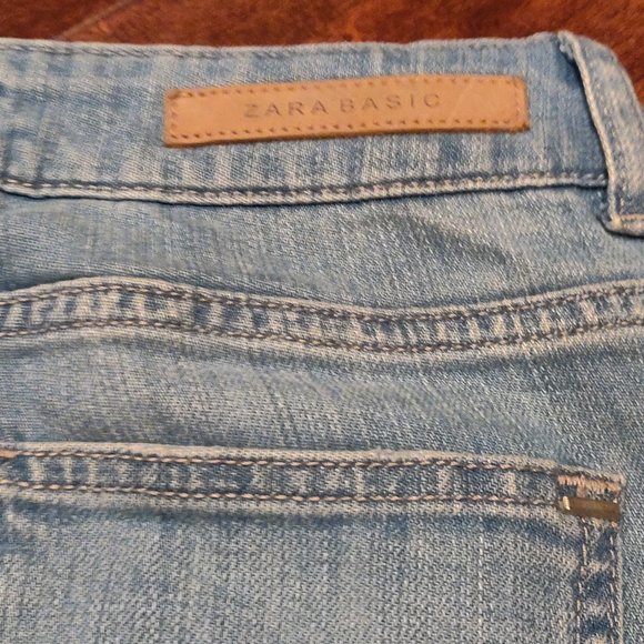 Zara Basics light wash jeans size 8 - Picture 4 of 4